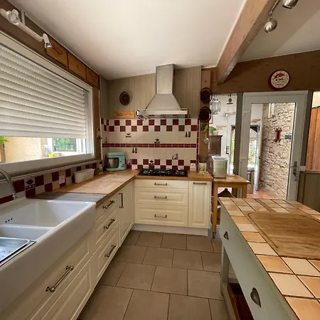 Holiday home Vaste Maison Familiale En Pierres Apparentes Gardonne