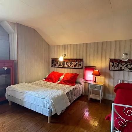 Holiday home Vaste Maison Familiale En Pierres Apparentes Gardonne